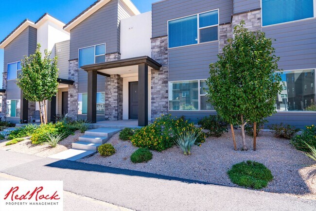 Building Photo - Pet Friendly Almost New 3 Bedroom Home in ...