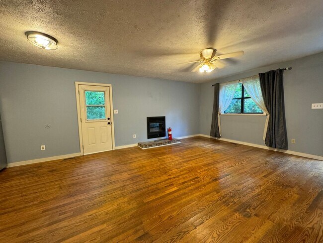 Foto del edificio - Minutes From Downtown Brevard