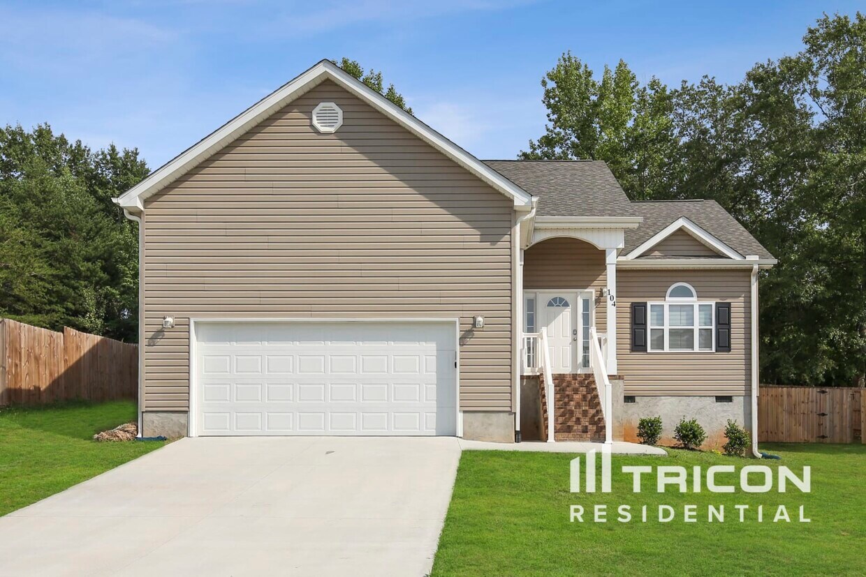 Primary Photo - 104 Woodgrove Way Greer SC