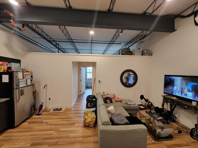 Foto del edificio - Large 1 bedroom newly renovated apartment ...