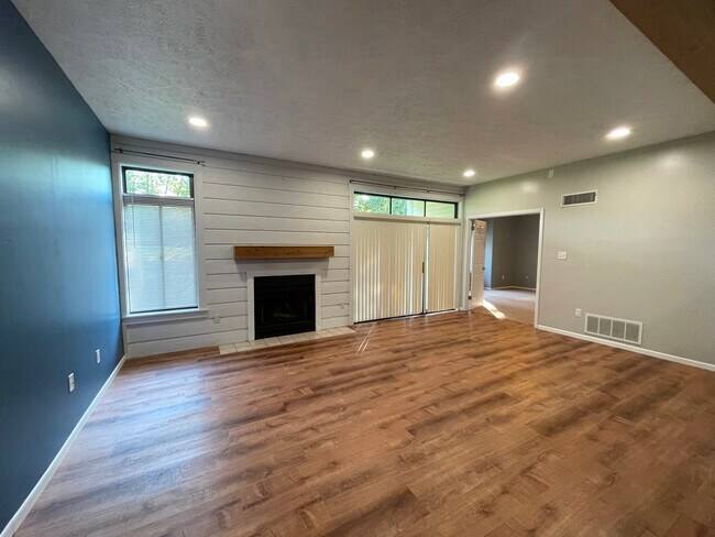 Foto del edificio - 1266 Norberry Ct