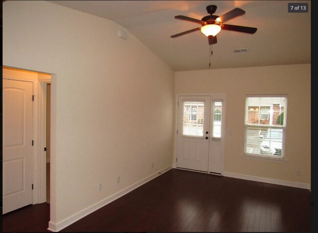 Foto del edificio - 1040 Charlie Daniels Pkwy