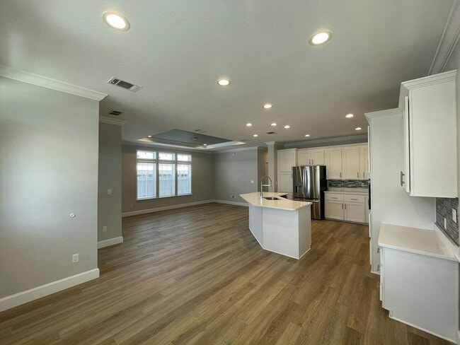Building Photo - 932 Zacapa Ave