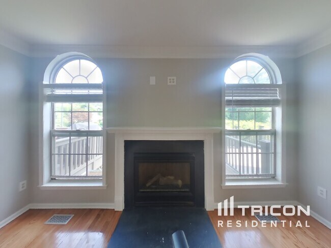 Building Photo - 2108 Royal Ct