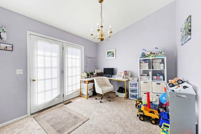 Foto del edificio - 2863 Silver Spring Dr