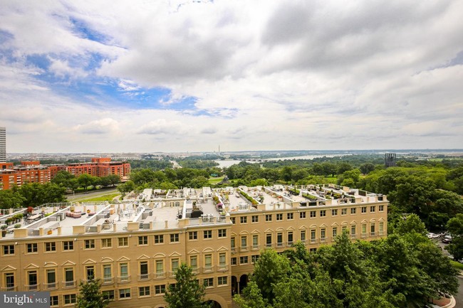 Foto del edificio - 1401 N Oak St