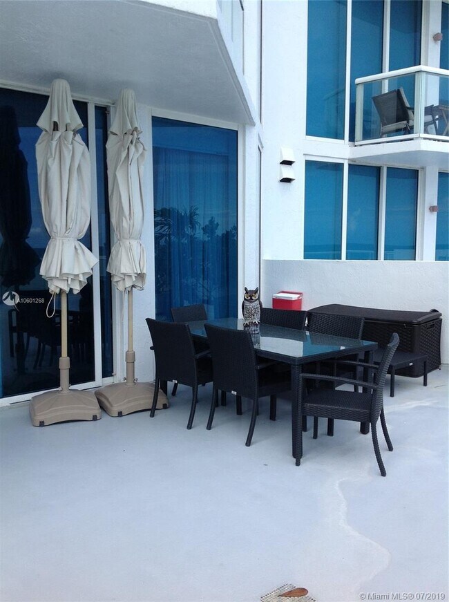 Building Photo - 6515 Collins Ave