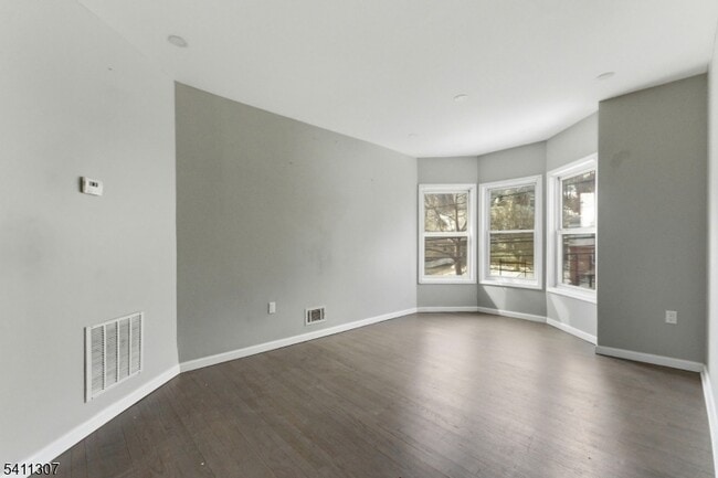 Foto del edificio - 467-469 Summer Avenue Unit 2