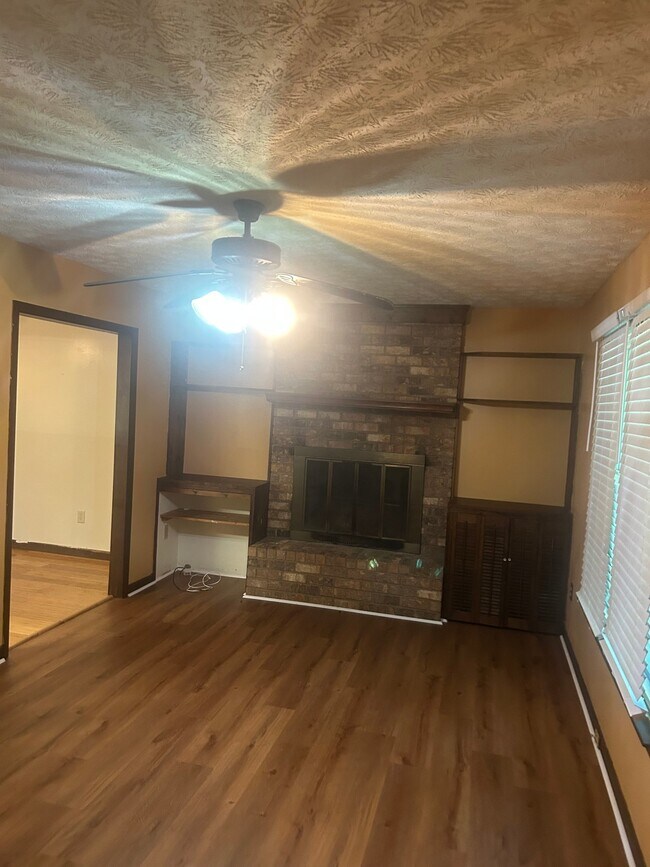 Building Photo - 198 Fairfield Cir