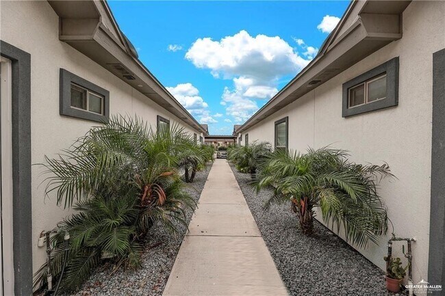 Foto del edificio - 7 Larkspur Ave