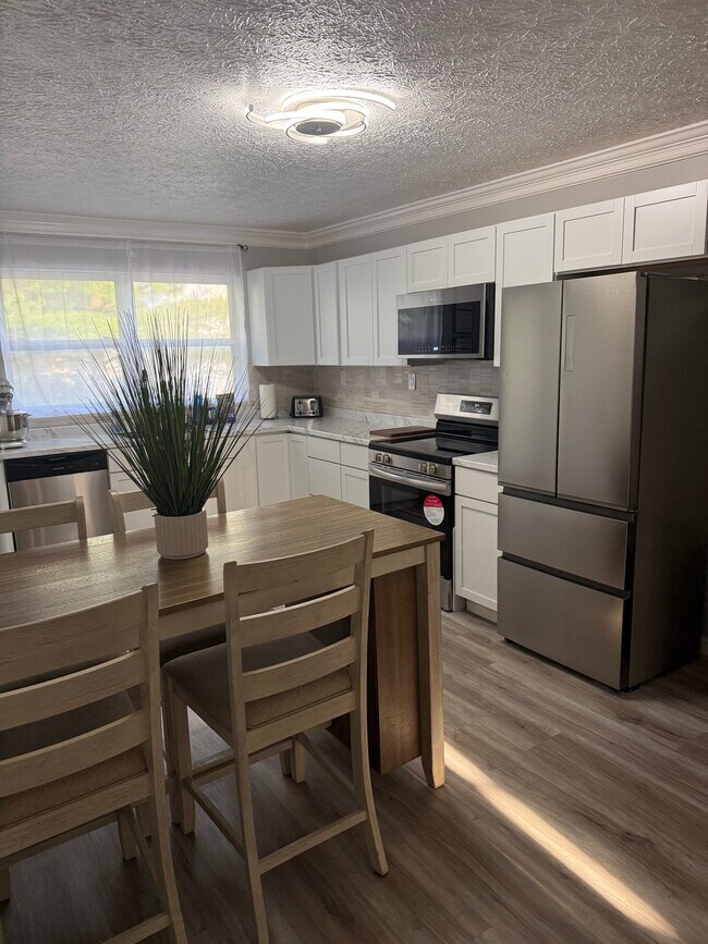 Foto del edificio - 4432 Renwood Dr