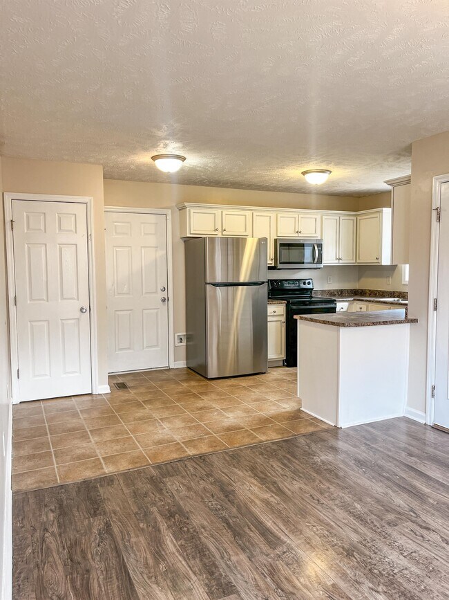 Foto del edificio - 736 Colonial Hills Dr