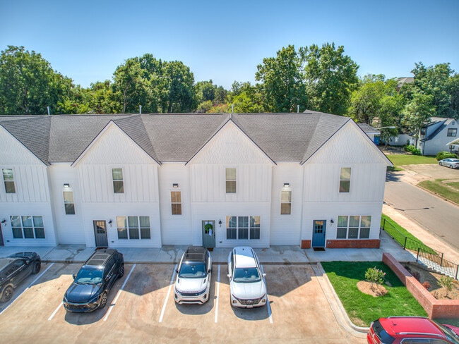 Building Photo - 1676 N Leverett Ave