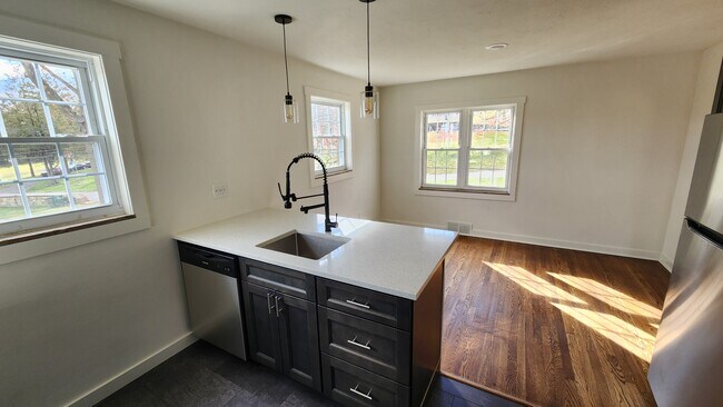 Foto del edificio - 4521 Gardenville Rd