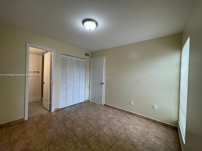 Foto del edificio - 4707 NW 7th St