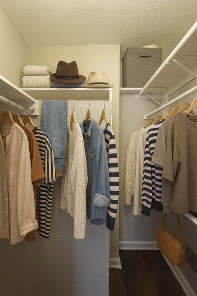 Foto del edificio - 4335 Cedar Springs Rd