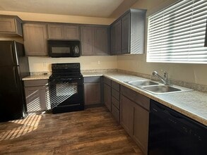 Building Photo - 96 670 N