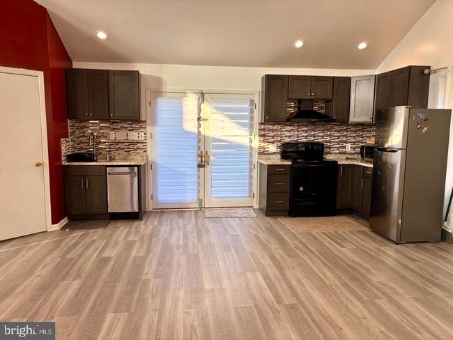 Building Photo - 215 Bryn Mawr Ave