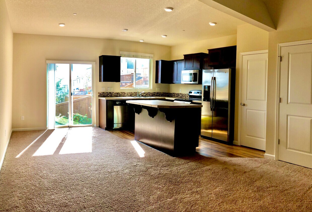 Cocina y luz natural - 15766 SE Nyla Way