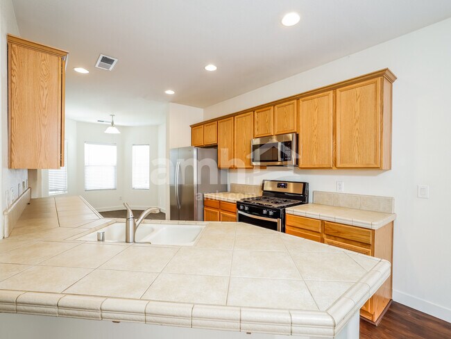 Building Photo - 554 N Sand Crane Cir