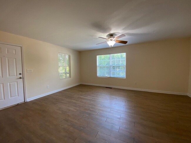Building Photo - PRE-LEASING FOR AUGUST 2025!