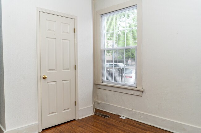 Foto del edificio - 1105 Hamilton Way