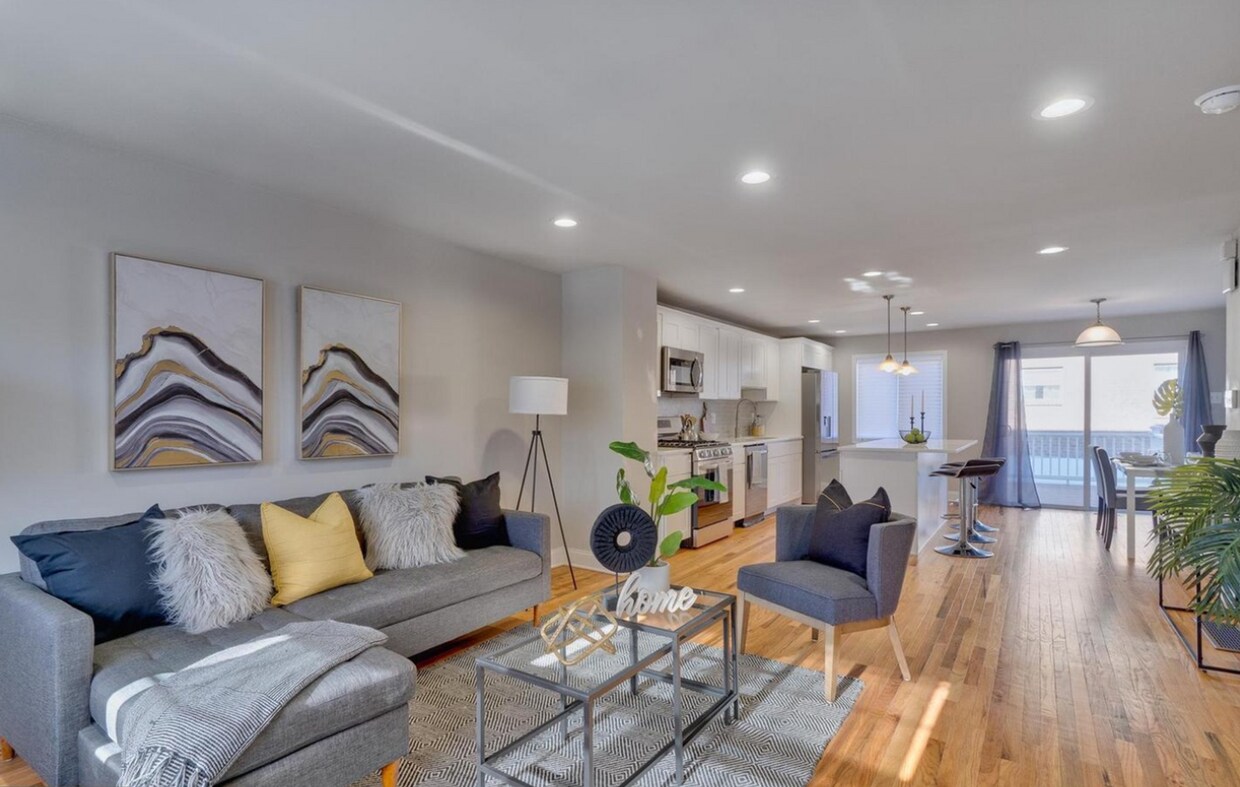 2 Bedroom House Available With 2 car parki... - 2 Bedroom House Available With 2 car parki...