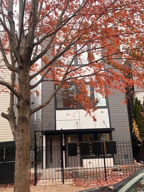 Building Photo - 6455 S St Lawrence Ave