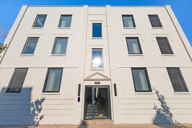 Foto del edificio - 2 bedroom in Chicago IL 60647