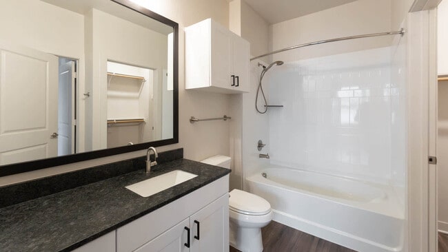 Bathroom - Trailwinds Grapevine