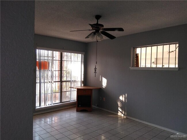 Building Photo - 3930 Los Ebanos Rd
