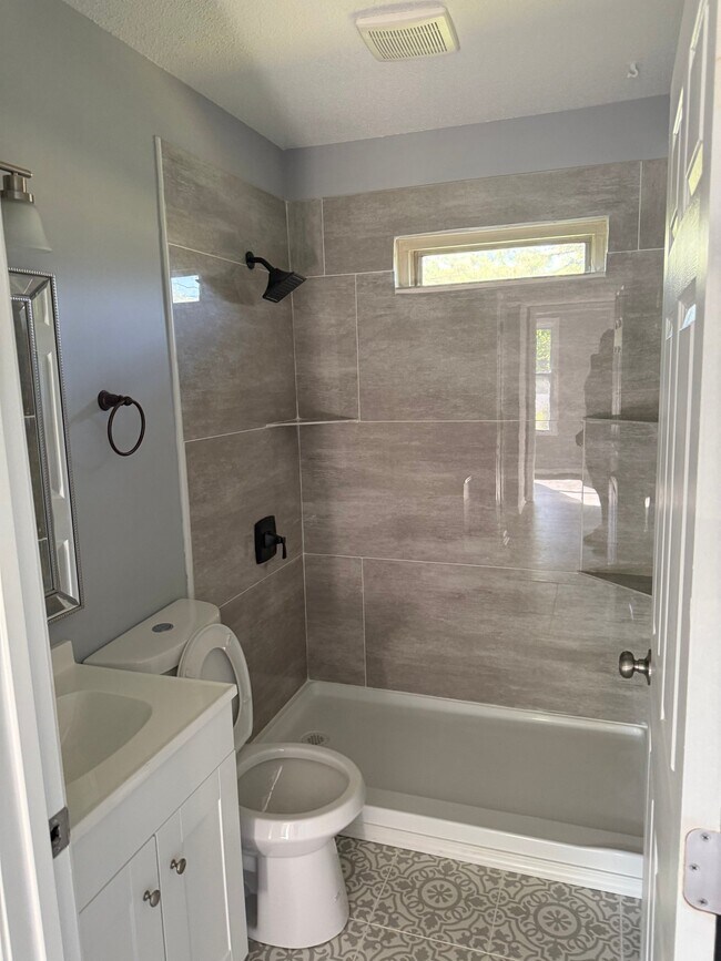 Foto del edificio - 1602 Forbes Ct