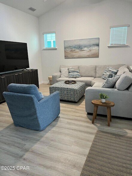 Foto del edificio - 8726 Pencil thin Ave