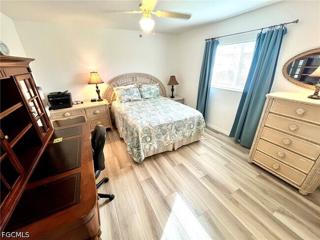 Foto del edificio - 818 SW 8th Pl