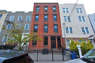 Building Photo - 322 4th St