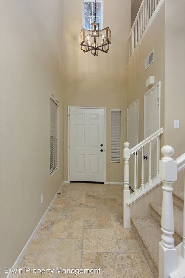 Building Photo - 2 br, 2.5 bath House - 525 Whitesage Road