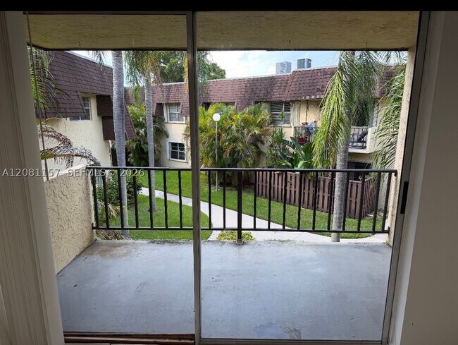 Building Photo - 13710 SW 90th Ave