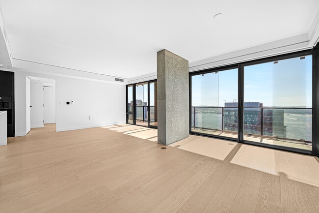 Building Photo - 300 Virginia St