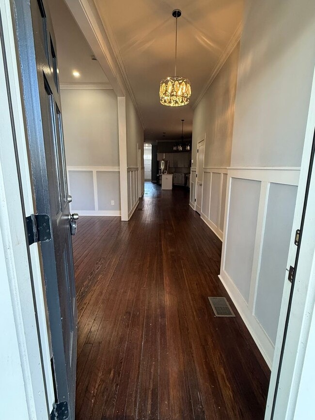 Building Photo - 217 W 36th St