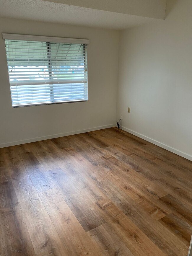 Foto del edificio - COMING SOON!! 2 Bedroom 2 bath in 55+ Comm...