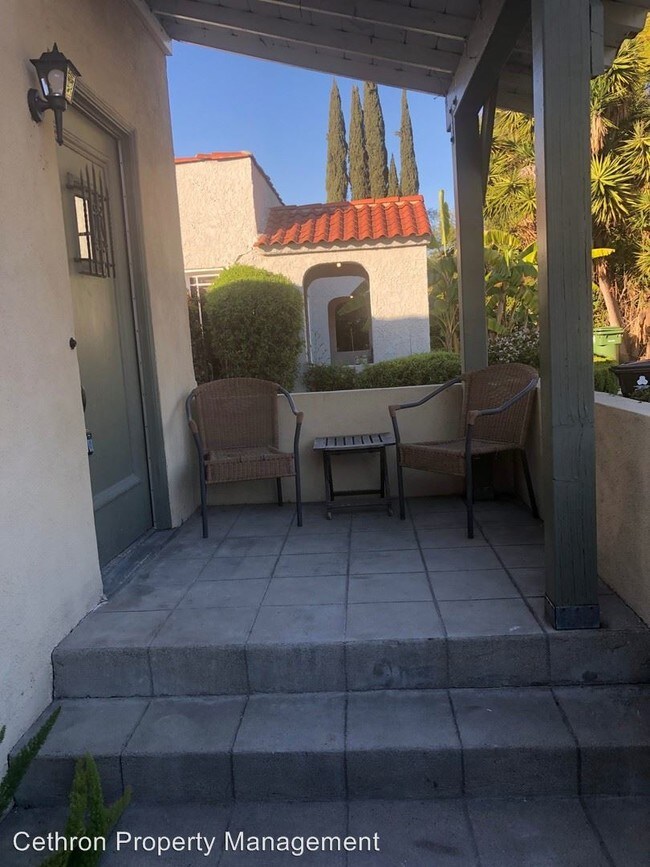 Foto del edificio - 819-825 N Ogden Dr