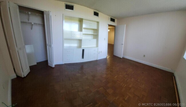 Foto del edificio - 1400 St Charles Pl
