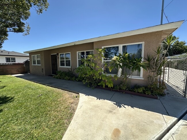 Building Photo - 12776 Ross Ave