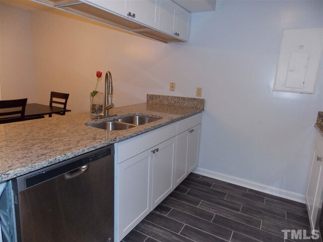 Building Photo - 100 Finley Forest Dr