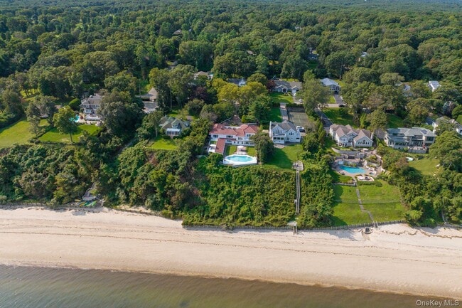 Building Photo - 10 Beach Hill Dr