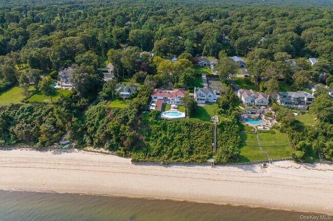 Foto del edificio - 10 Beach Hill Dr