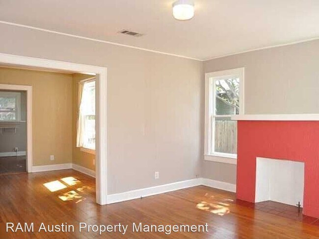 Building Photo - 809 E 45th St