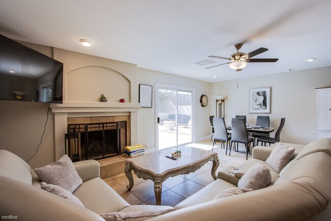 Foto del edificio - 4 br, 2 bath House - 1012 Eugene Cernan St...