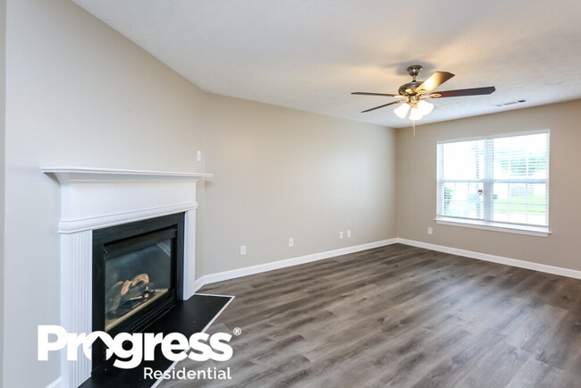 Building Photo - 220 Springbottom Dr SE