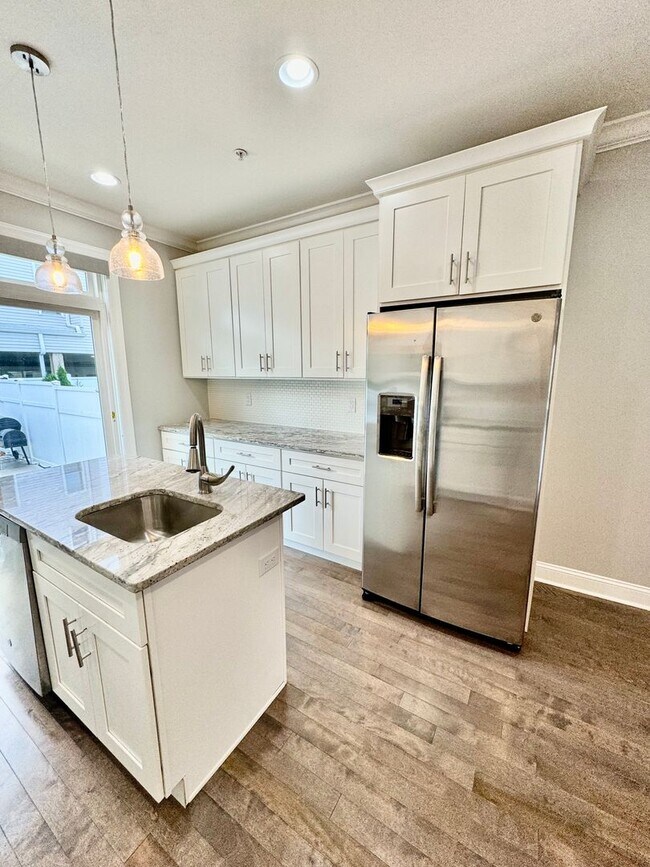 Building Photo - 2534 W Oxford St